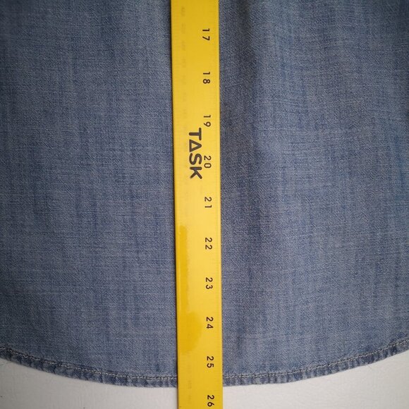 Levi's Ladies Size Small Boyfriend Fit Button Front & Cuffs Denim Shirt - Picture 9 of 9